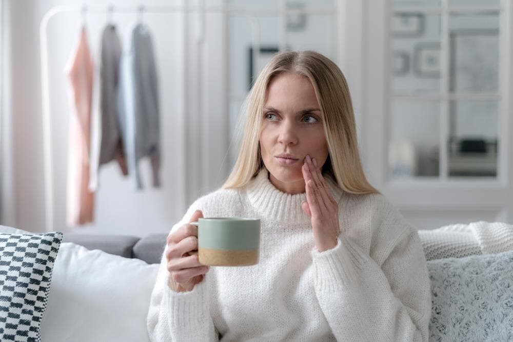 ¿Qué causa la sensibilidad dental y cómo tratarla?
