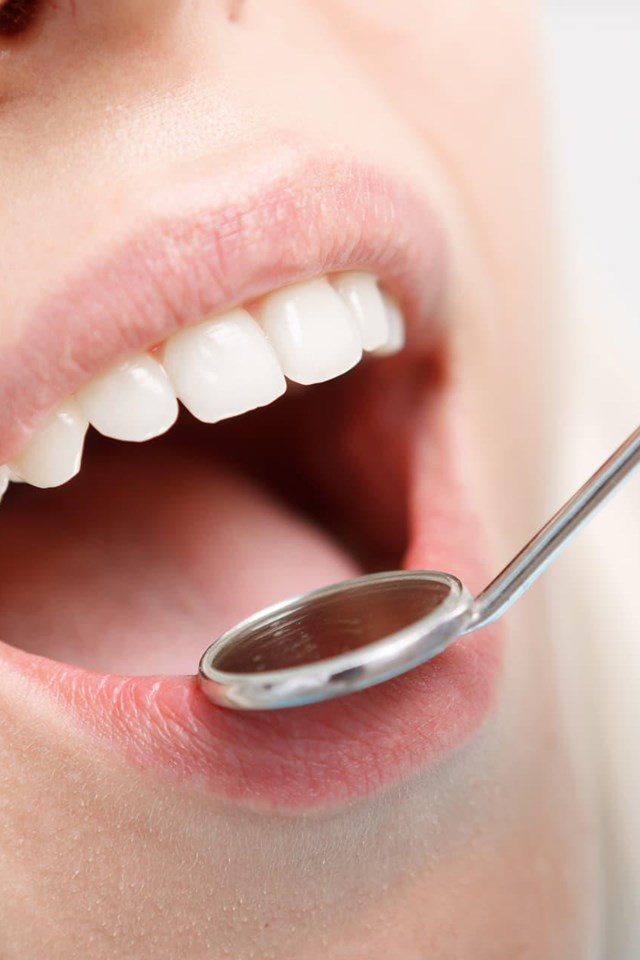 Tu clínica dental en Ribeira para cuidar tu sonrisa
